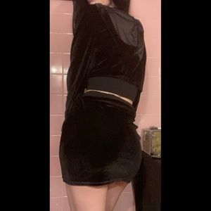 💕Selling Y2K velvour cropped hoodie and matching skirt💕